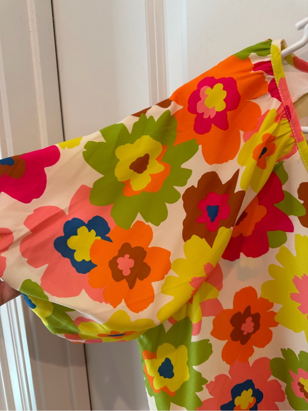 BiBi Bright Floral V-Neck Top Size Large - Picture 5 of 14